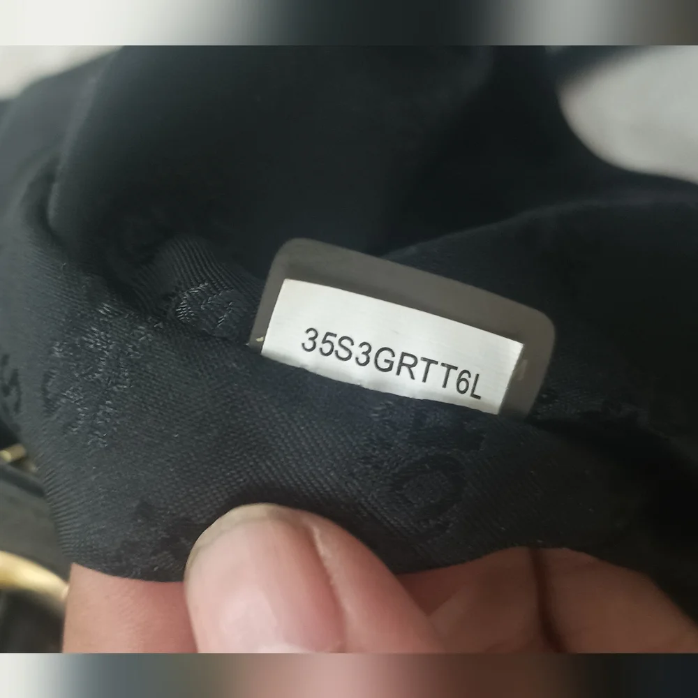 Authentic Michael Kors Leather Medium East West Ring Tote in Black - Picture 8 of 13